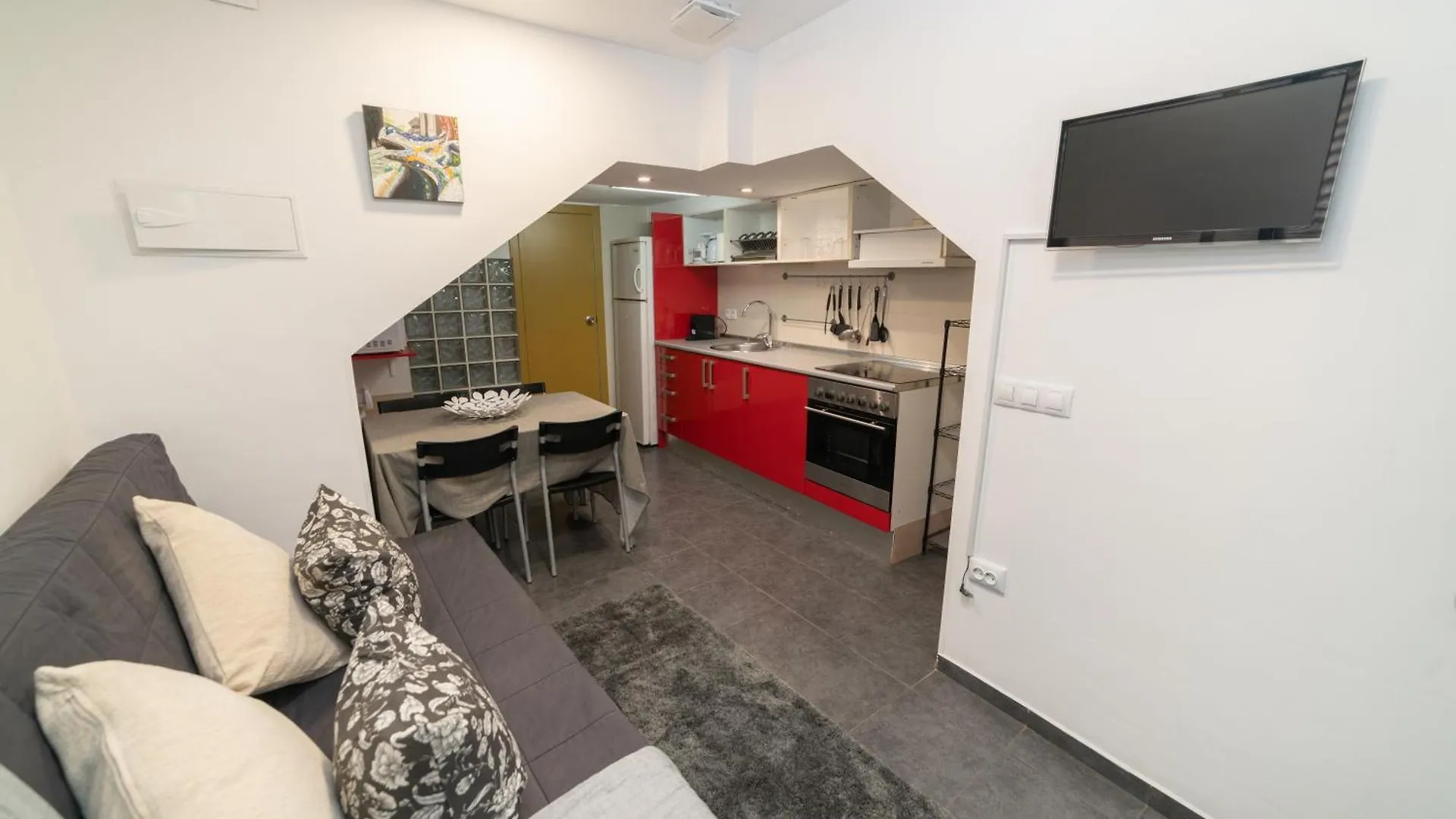 Barcelona Apartment Near Park Guell Spain