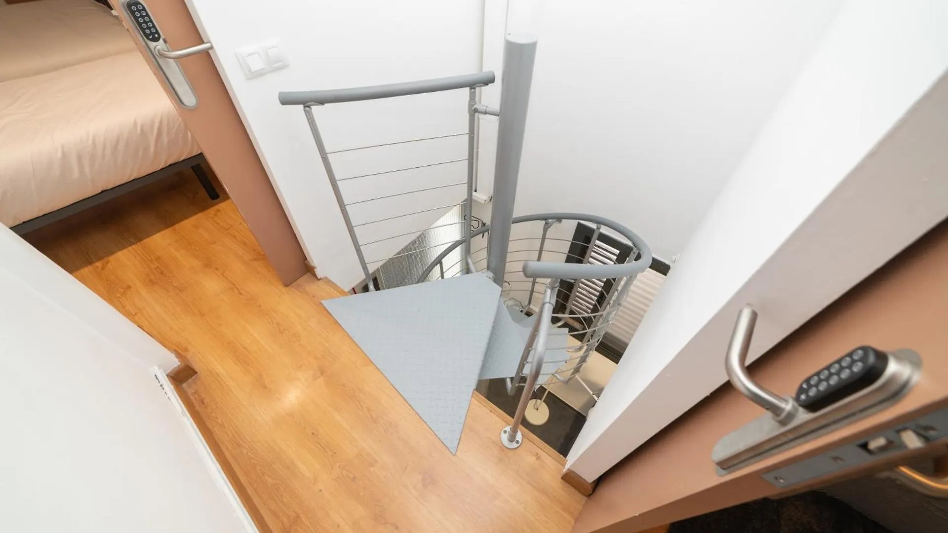 Barcelona Apartment Near Park Guell